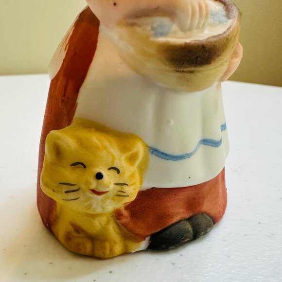 Vintage Ceramic Girl Figurine Washing Laundry With Cat Vintage Bell Figurine - Picture 3 of 10